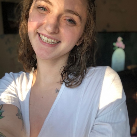 Meet your Posher, Hali - Picture 6 of 8